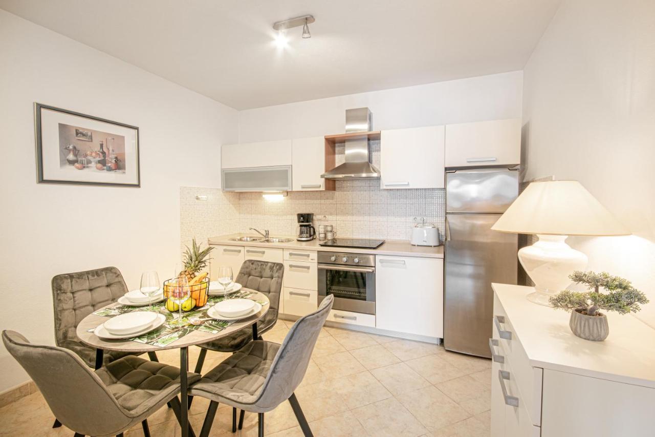 Apartments Klement Брела Экстерьер фото