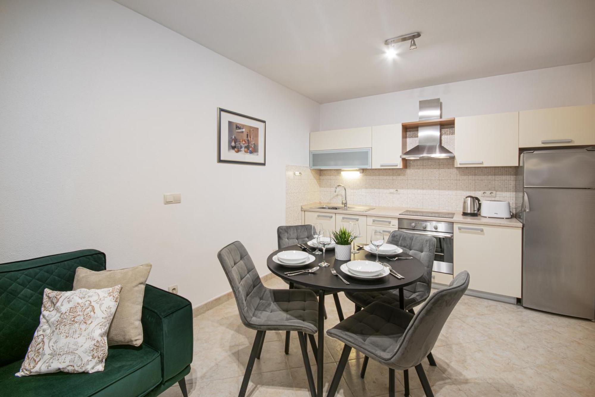 Apartments Klement Брела Экстерьер фото